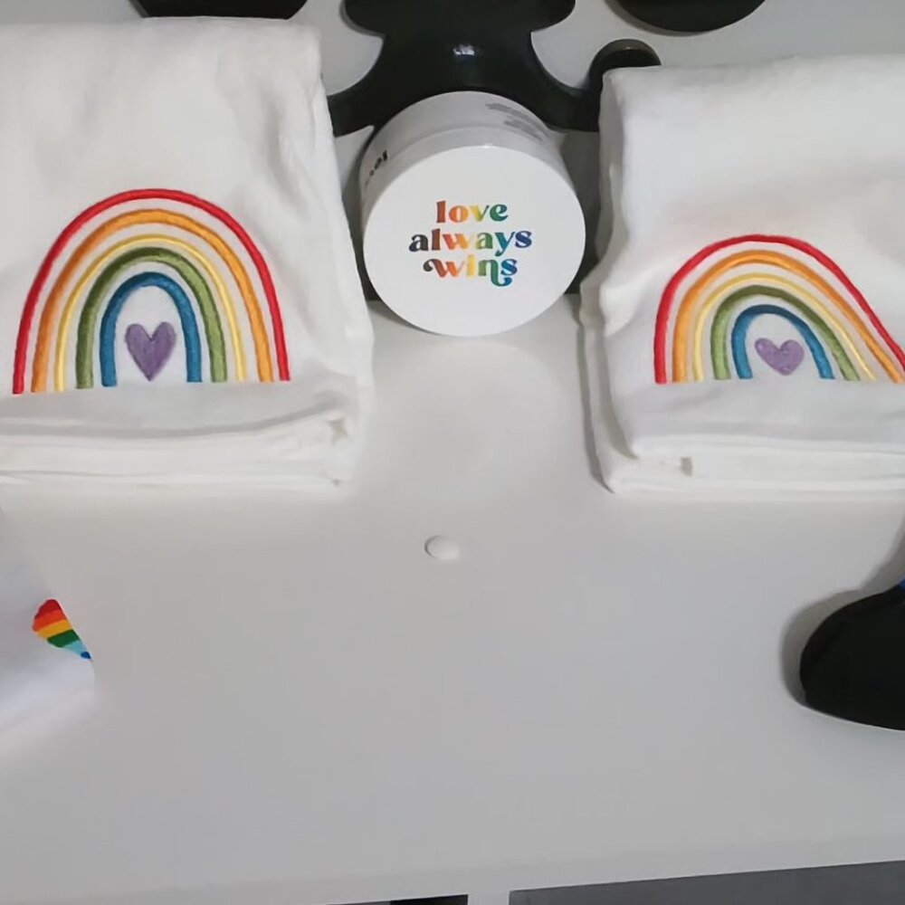 Love Always Wins Gift Set - Picture 2 of 7
